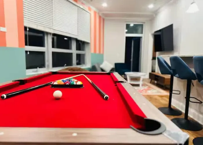 1 Garage Parking Pool Table Up To 1gb Wifi Speed